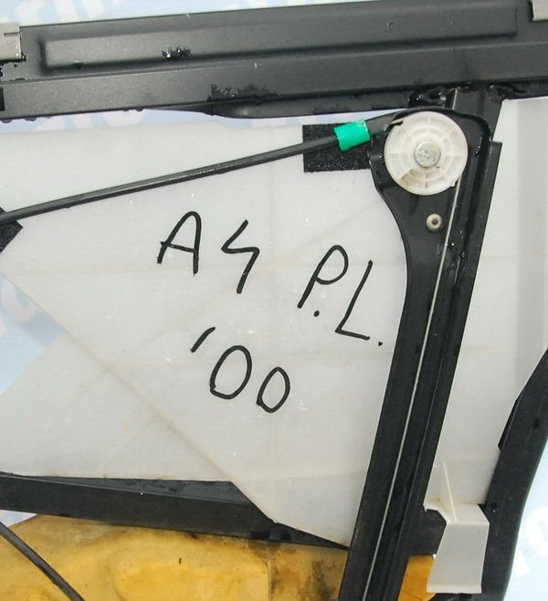 Audi A4 2000 ramka podnośnik PRZEDNI LEWY