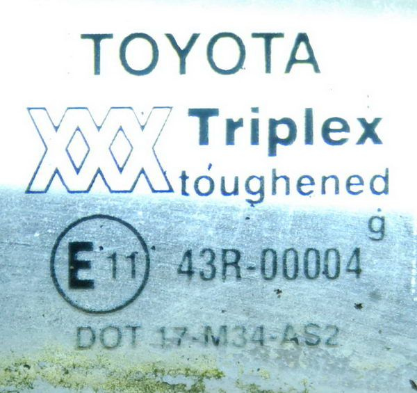 Toyota Avensis 1998 szyba TYLNA PRAWA