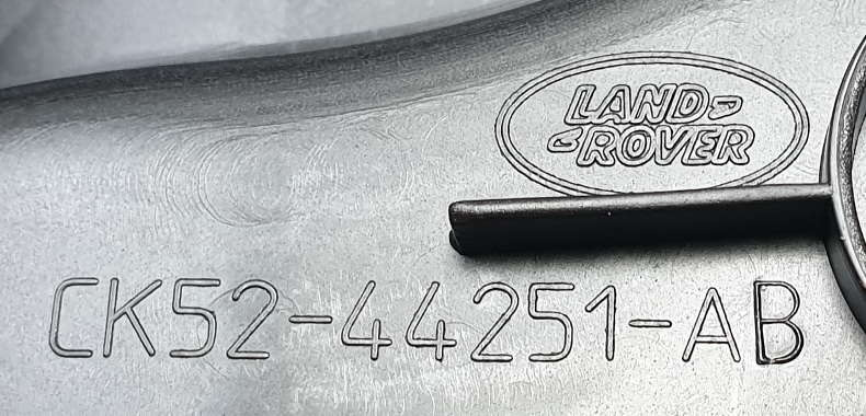 Range Rover 2013- ołona zawiasu klapy tył lewa LR036765 CK52-44251-AB NOWY ORYGINAŁ