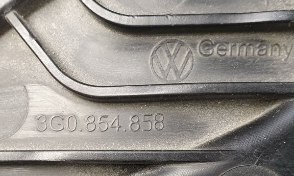 VW Passat B8 osłona chlapacz tył prawy 3G0854858