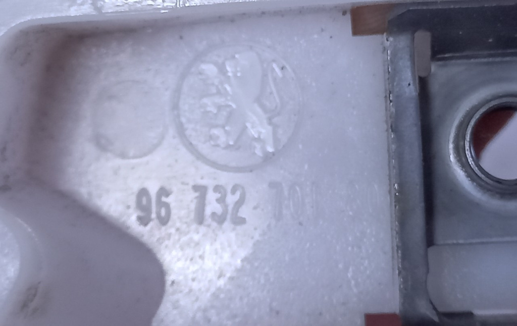 Peugeot 208 2012-2018 prowadnica ślizg przód lewy 9673270180 NOWY ORYGINAŁ