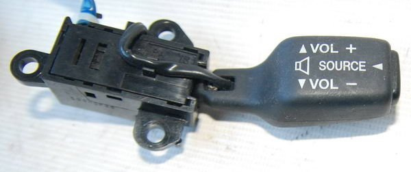 Mazda Premacy 2003 LIFT przełącznik sterowania radiem