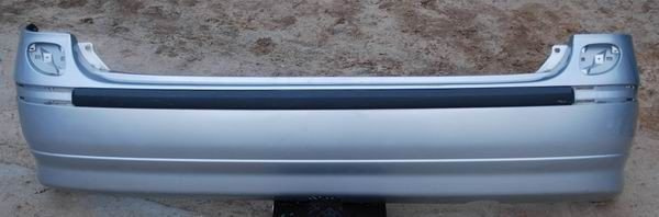 Nissan lmera Tino zderzak tył tylny