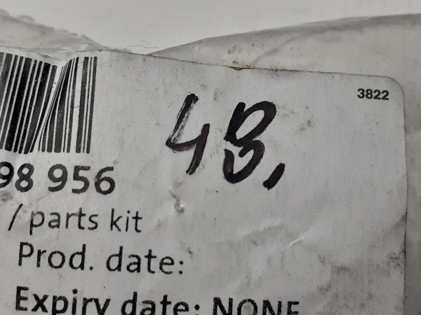 Audi A4 A5 A6 A7 elementy montażowe zderzaka 4G0898956 ORG NOWY