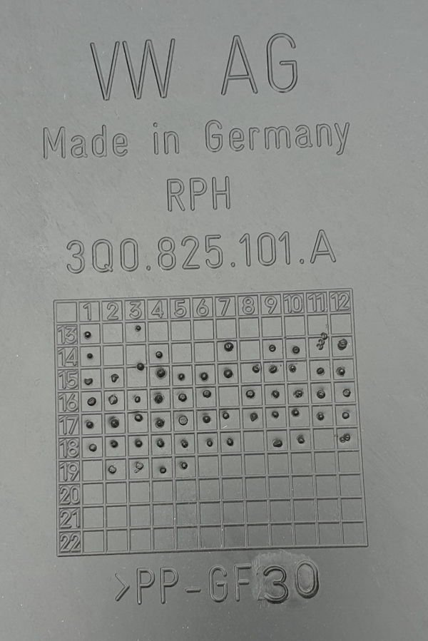 VW Passat B8 osłona podowizia tył lewa 3Q0825101A