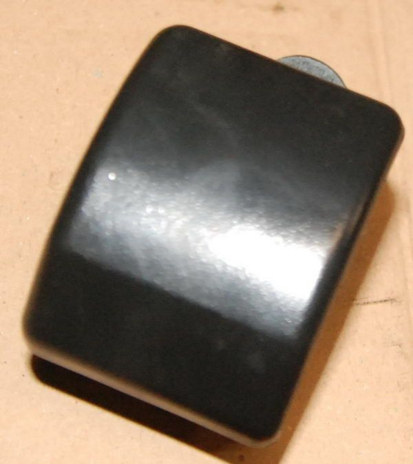 Mitsubishi Space Star dźwignia otwierania maski