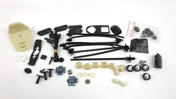 Renault Clio III spinki klipsy drzwi przód 800999849R NOWE