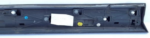 Skoda Superb III listwa drzwi przód prawa 3V0854040E