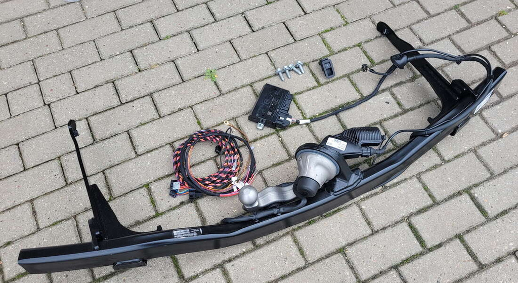 VW Tiguan II 5NA / Seat Tarraco elektryczny hak holowniczy 5NA803881P wiązka moduł przycisk śruby ZESTAW