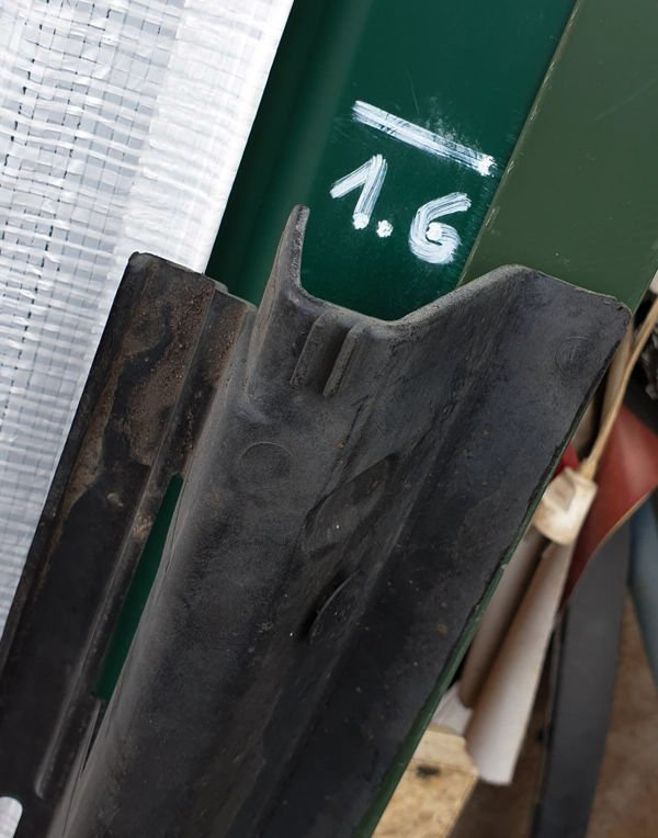 BMW X3 E53 ślizg mocowanie progu praw 8408710