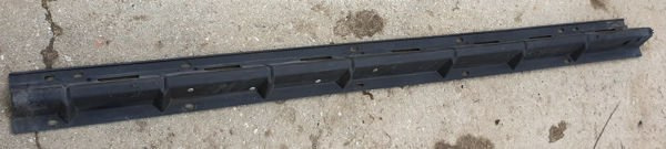 BMW X3 E53 ślizg mocowanie progu praw 8408710