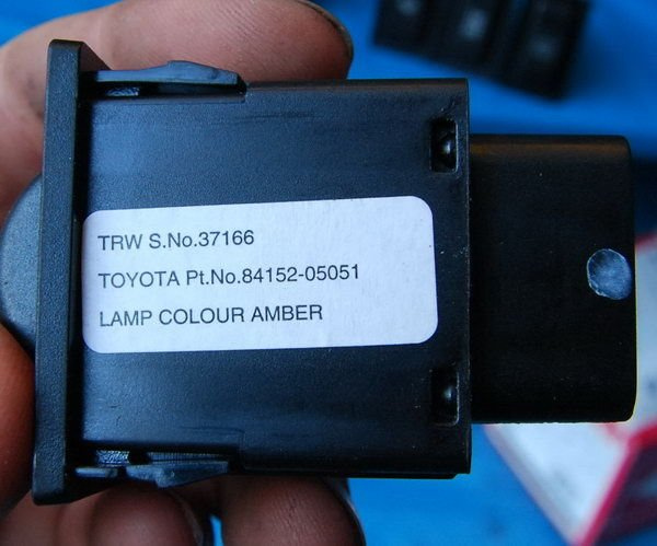Toyota Avensis przełącznik regulacji świateł