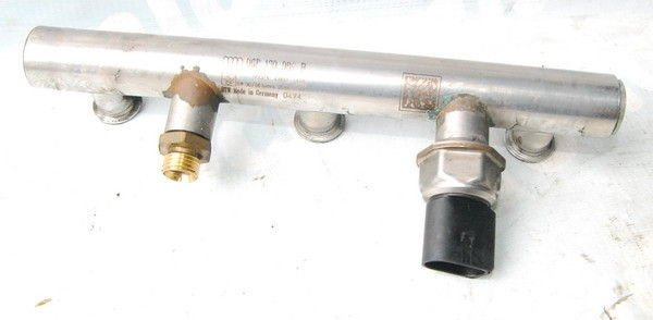 Audi A8 A6 3.2 FSI listwa wtryskowa 06E130089B czujnik 03C906051D