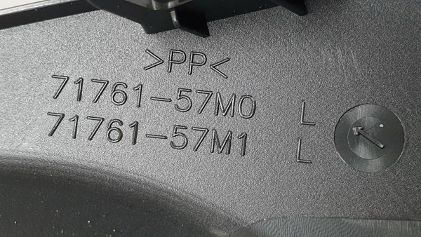 Suzuki Jimny zaślapka halogenu lewa 71761-57M00 NOWA