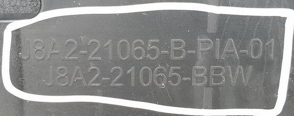 Range Rover Vela listwa przód lewa J8A2-21065-BBW