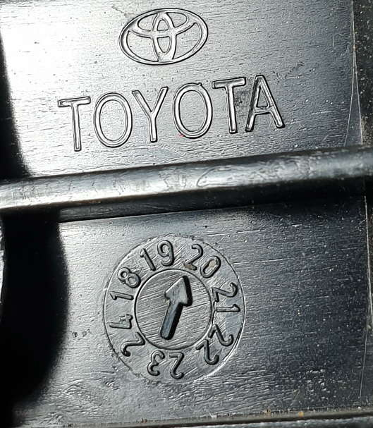 Toyota Yaris IV 2021 ślizg tył prawy 52575-K0020 ORG