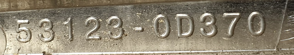 Toyota Yaris 2017-2020 listwa chrom przód prawa 53123-0D370 ORYGINAŁ