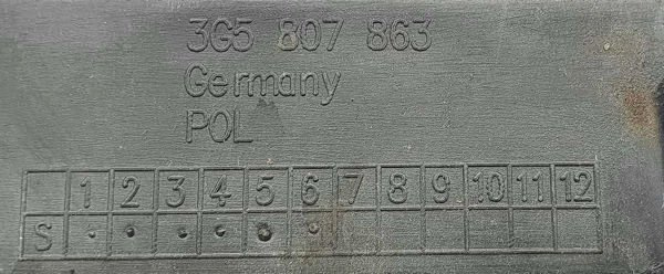 VW Passat B8 SEDAN ślizg tył środkowy 3G5807863