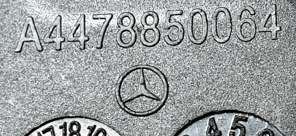 Mercedes Vito 447 dolny łącznik pasa przedniego A4478850064 NOWY ORYGINAŁ