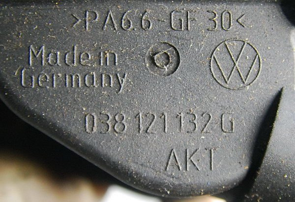 VW AUDI 2.0 TDI króciec wody 038121132G