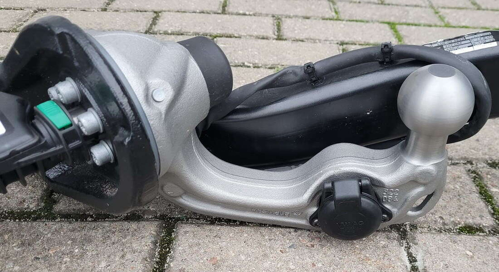 VW Tiguan III 571 elektryczny hak holowniczy WESTFALIA 571803881 ŁADNY