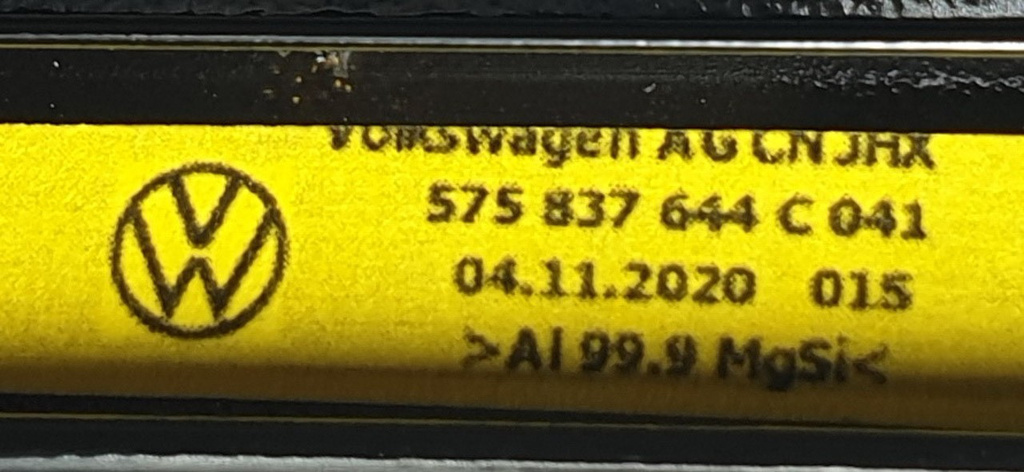 Skoda Karoq listwa drzwi przód prawa 575837644C 041 NOWY ORYGINAŁ