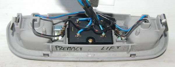 Mazda Premacy 2003 LIFT lampka oświetlenia kabiny