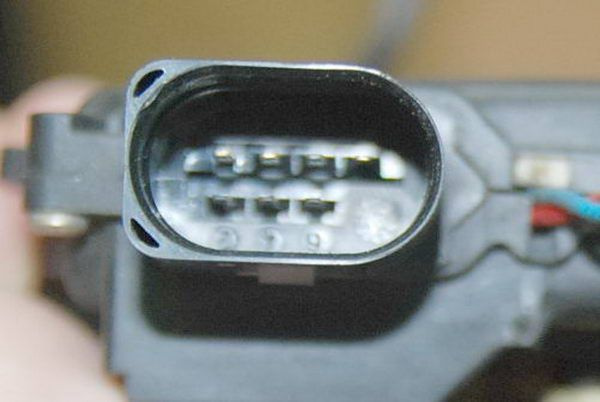 Audi A6 1997 zamek TYLNY LEWY 9-PIN