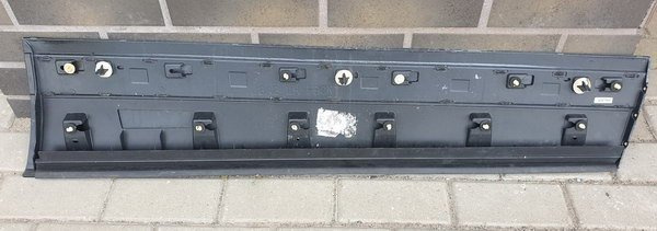 Range Rover Vela listwa przód lewa J8A2-21065-BBW