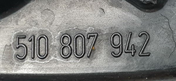 VW Golf VII Sportsvan mocowanie spryskiwacza prawe 510807942 ORG