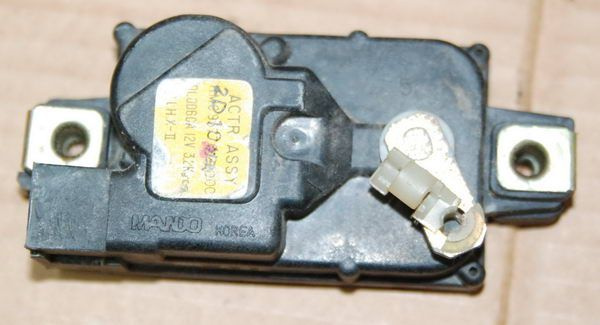 Hyundai Pony 1992 siłownik centralnego zamka