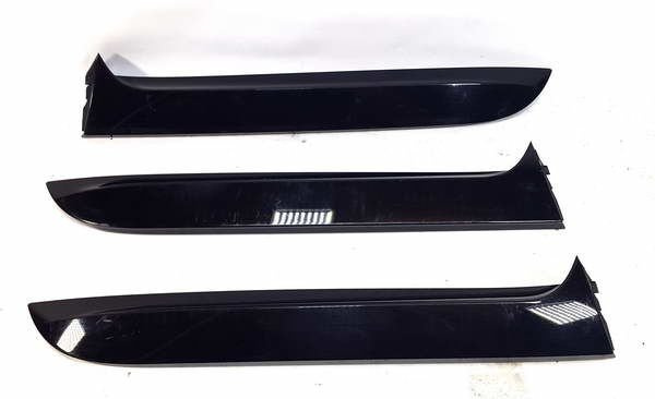 Bentley Bentayga listwa PRAWA 36A827206