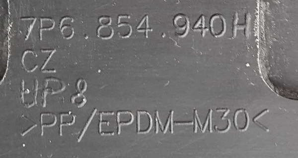 VW Touareg 7P listwa przód przednia prawa 7P6854940H