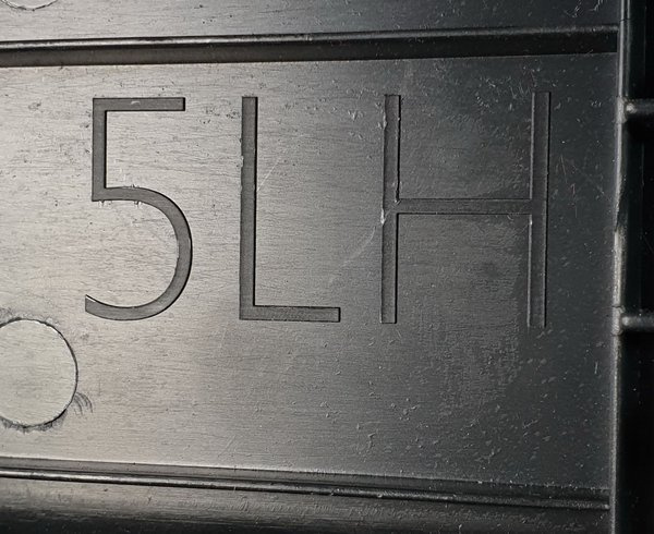 Corolla E18 2013- wygłuszenie listwa błotnika lewe NOWA