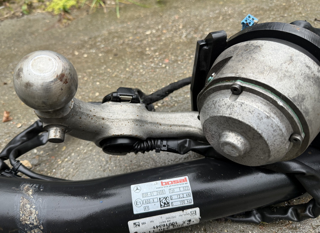 Mercedes GLC W253 SUV hak elektryczny 2533101100 ORYGINAŁ