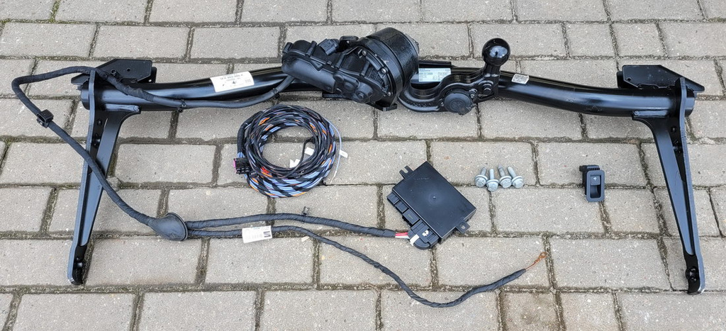 Seat Leon 5FA elektryczny hak holowniczy 5FA803880D , moduł przycisk śruby wiązki - - ZESTAW