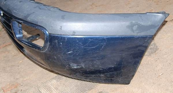 Mitsubishi Space Runner 1995 zderzak przód przedni