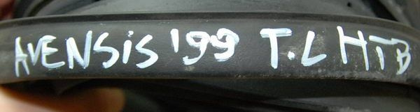 Toyota Avensis 1998 uszczelka TYLNA LEWA