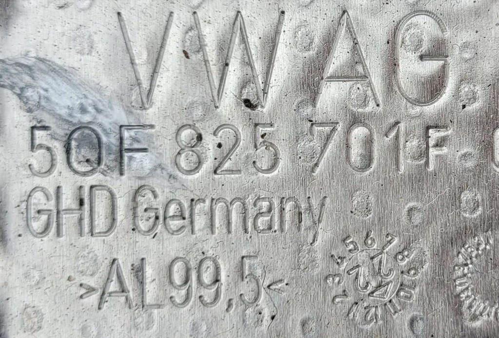 VW Tiguan II osłona termiczna tłumika końcowego 5QF825701F NOWY ORYGINAŁ