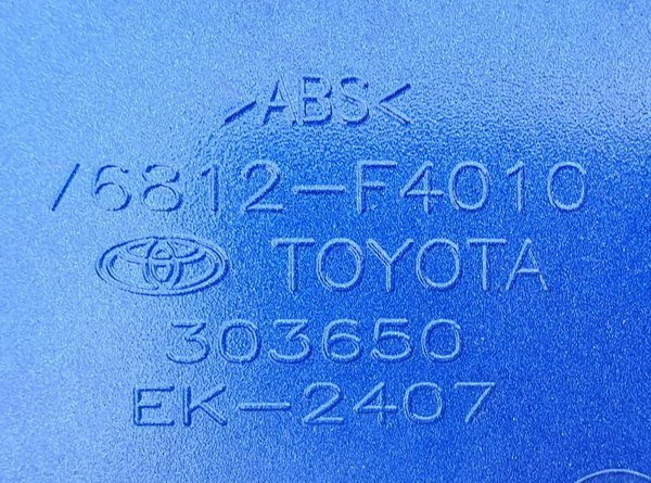 Toyota CH-R listwa blenda emblemat klapy tył 