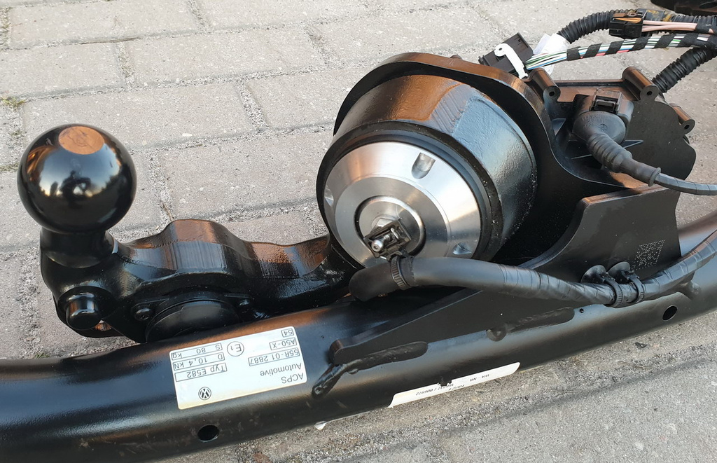 VW Golf VIII Kombi elektryczny hak holowniczy 5H9803881D ORYGINAŁ