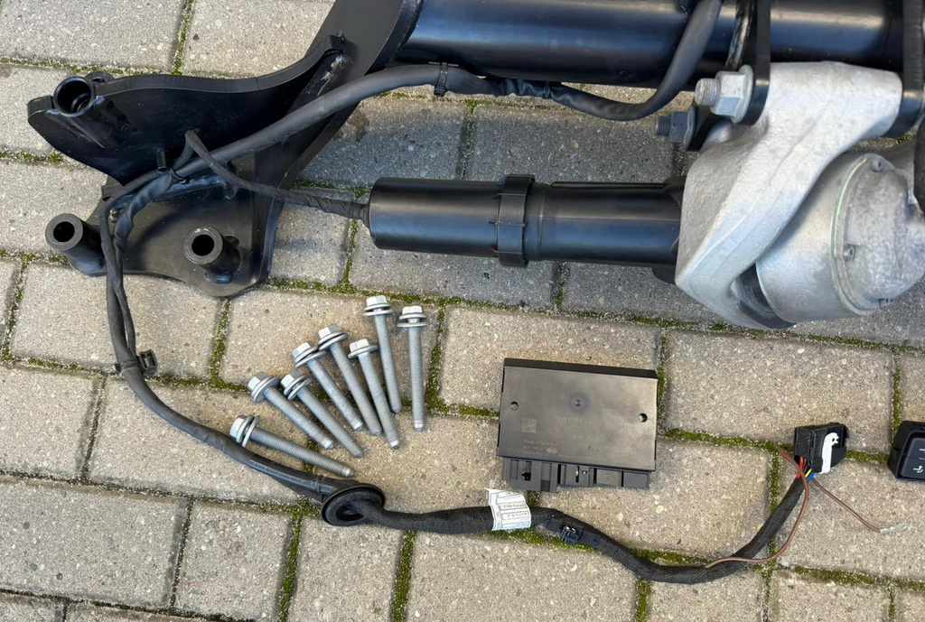 VW Touareg III 760 hak elektryczny 760803881E moduł przycisk wiązki ZESTAW