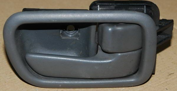 Toyota Avensis 1998 klamka PRZEDNIA PRAWA
