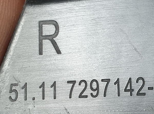 BMW F32 F33 mocowanie spryskiwacza prawego 7297142 ORGNOWE