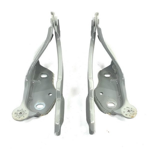 Skoda Octavia III zawias maski prawy 5E0823302