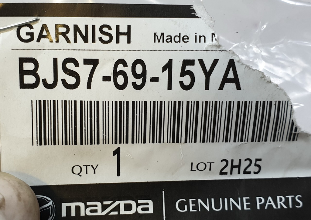 Mazda 3 BM 2013- listwa trójkąt na błotnik przód prawa BJS7-69-15YA BJS76915YA ORYGINAŁ