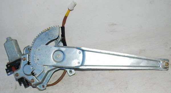 Mazda Premacy 2003 LIFT podnosnik szyby TYLNY LEWY