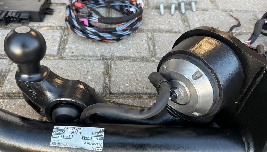 Cupra Formentor elektryczny hak holowniczy 5FF803880A moduł śruby wiązki przycisk ZESTAW