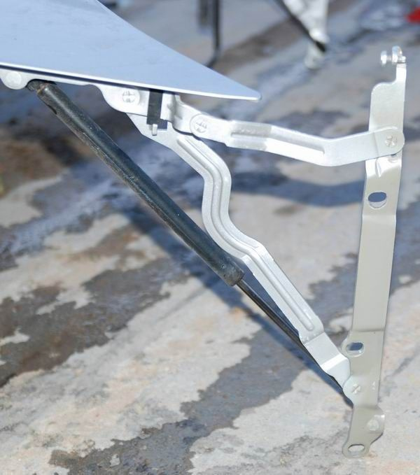 Opel Omega C SEDAN zawias klapy tylnej PRAWY