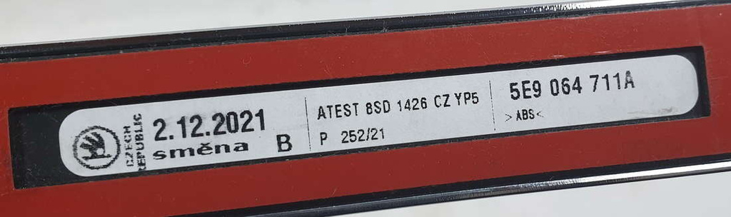 Skoda Octavia III Kombi listwa chrom na klapę tył 5E9064711A NOWY ORYGINAŁ